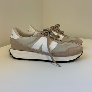 New Balance 237 Women’s 70’s Retro Athletic Shoes Sneaker Light Tan. W sz 10.
